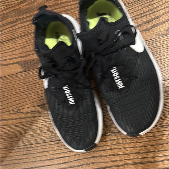 Women's  Black Nike Sneakers - Picture 6 of 6